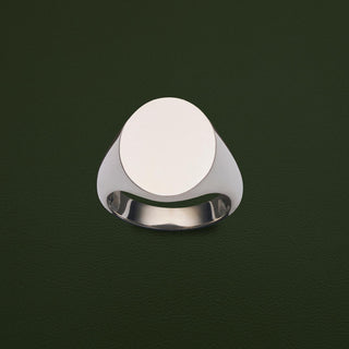 Sterling Silver oval portrait polished signet ring. Can be personalised with engraving. 